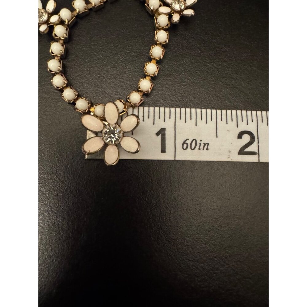 Vintage Gold-Tone White Daisy Flower Necklace With Rhinestone Accents Retro Char - Picture 8 of 10